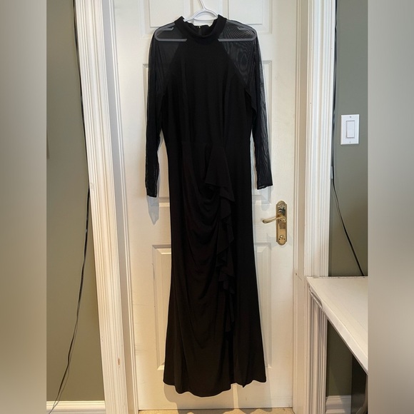 Laura Plus formal black dress with mesh sleeves - Picture 4 of 6